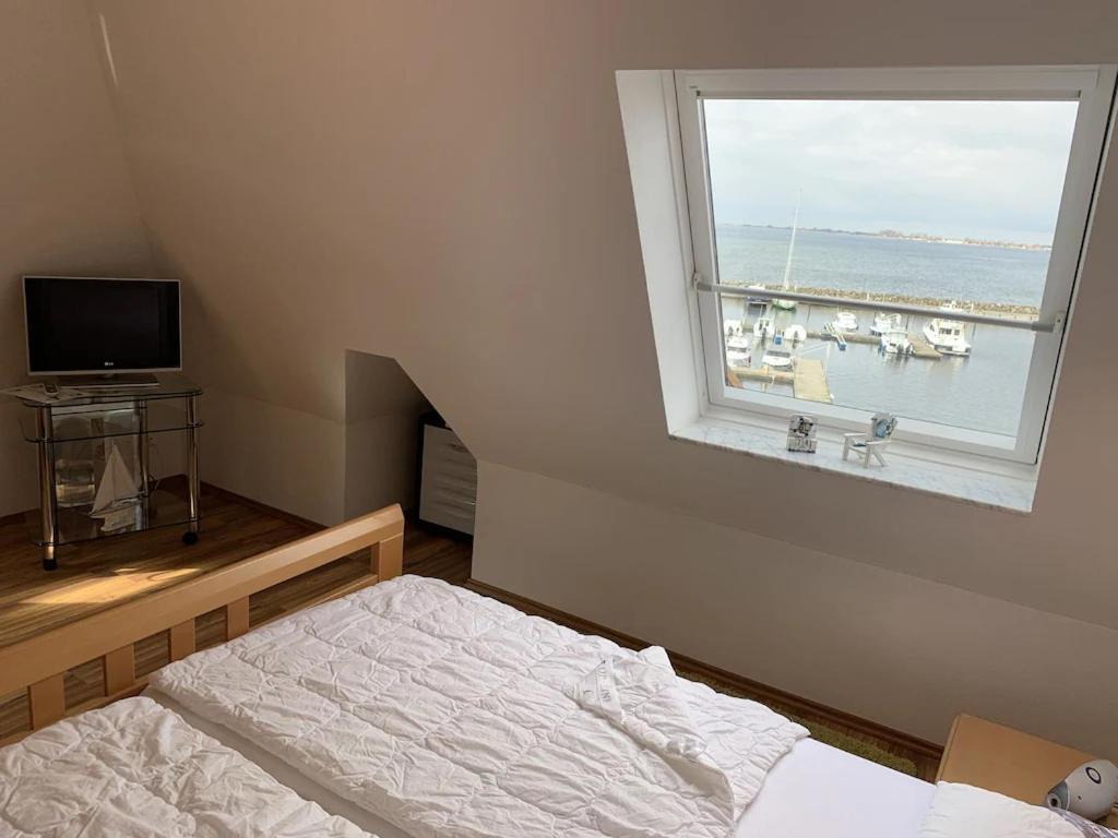 Ferienwohnung Hafenblick Wiek auf Ruegen Exterior photo